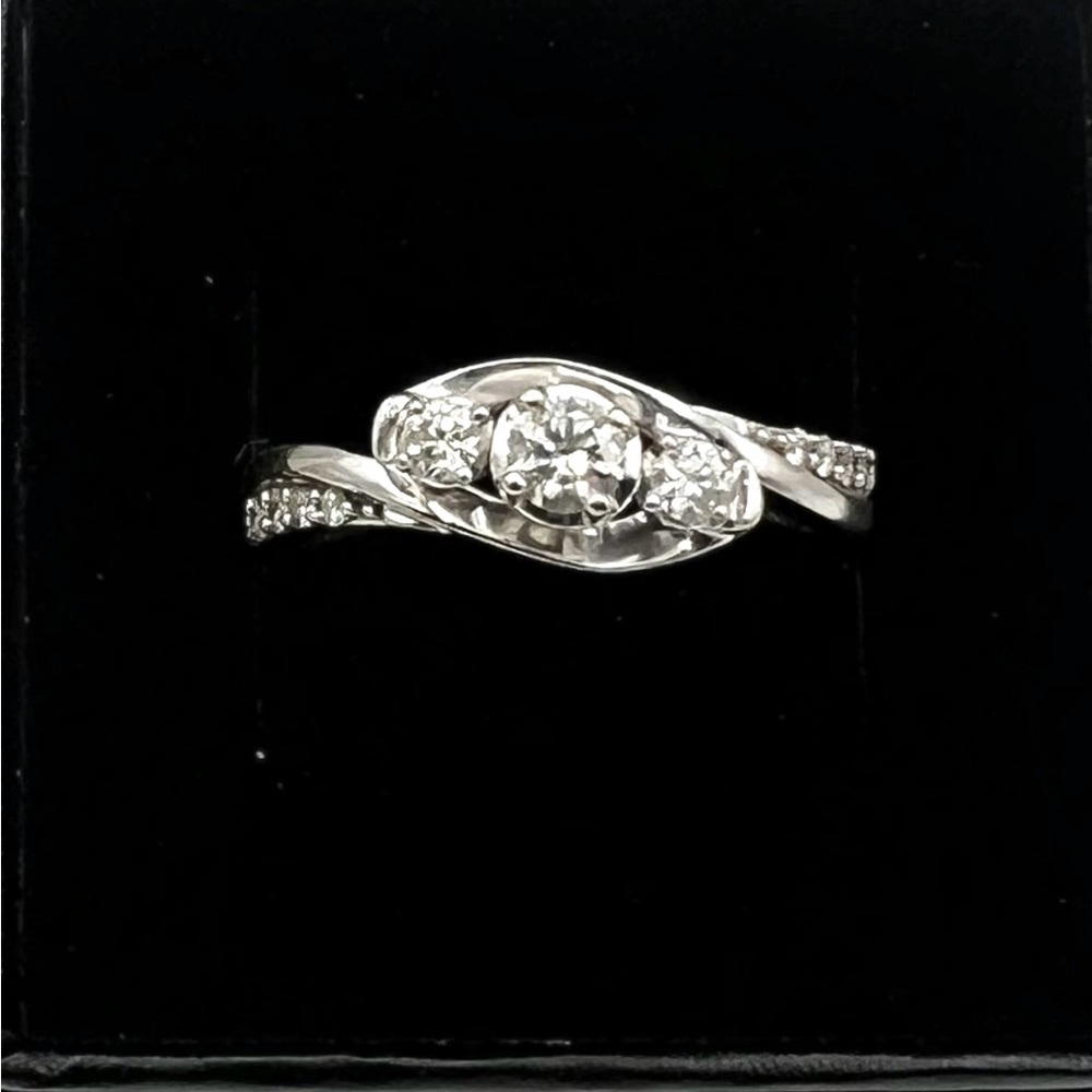 10k White Gold Genuine Diamond Wedding Engagement Cocktail Band Ring 6.75
